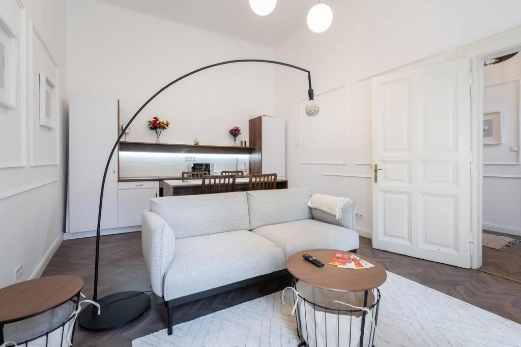 Stylish Apartment In The City Center Budapest Exterior foto